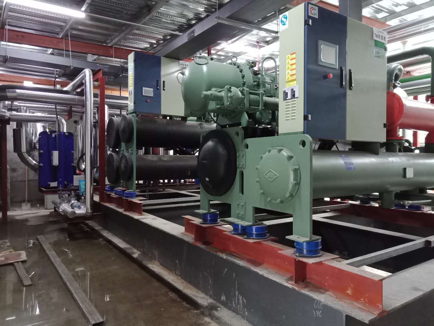 溫泉會(huì)所用水源熱泵機(jī)組