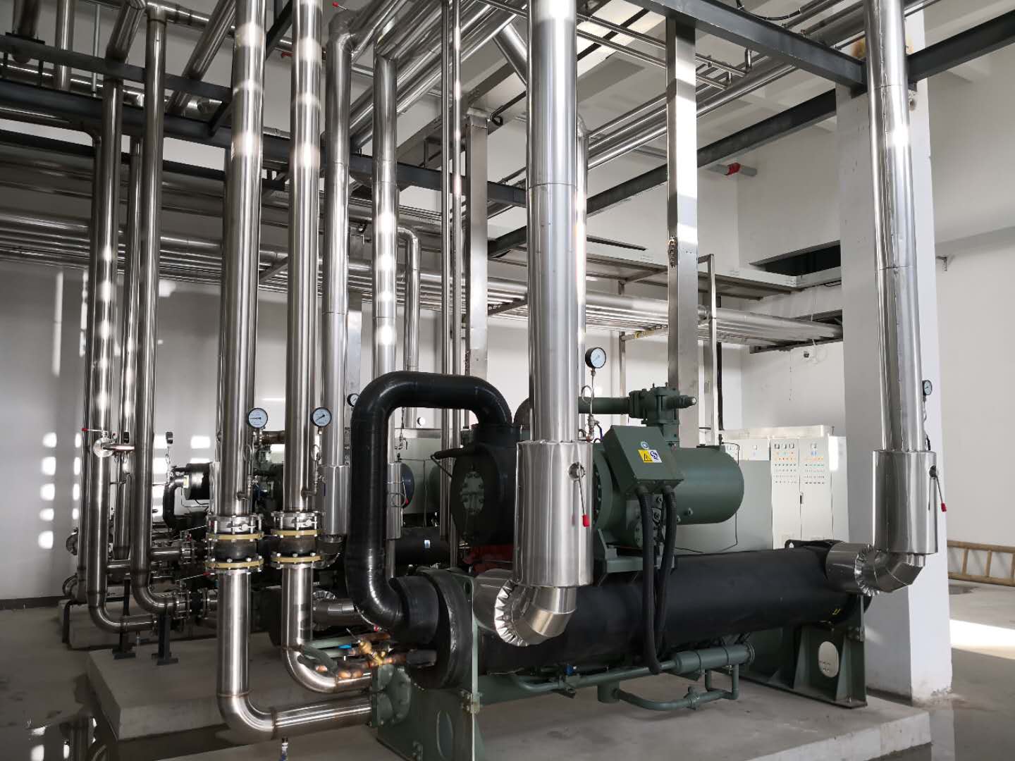 全柴動(dòng)力冷水機(jī)組系統(tǒng)實(shí)景展示 全柴動(dòng)力冷水機(jī)組系統(tǒng)實(shí)景展示