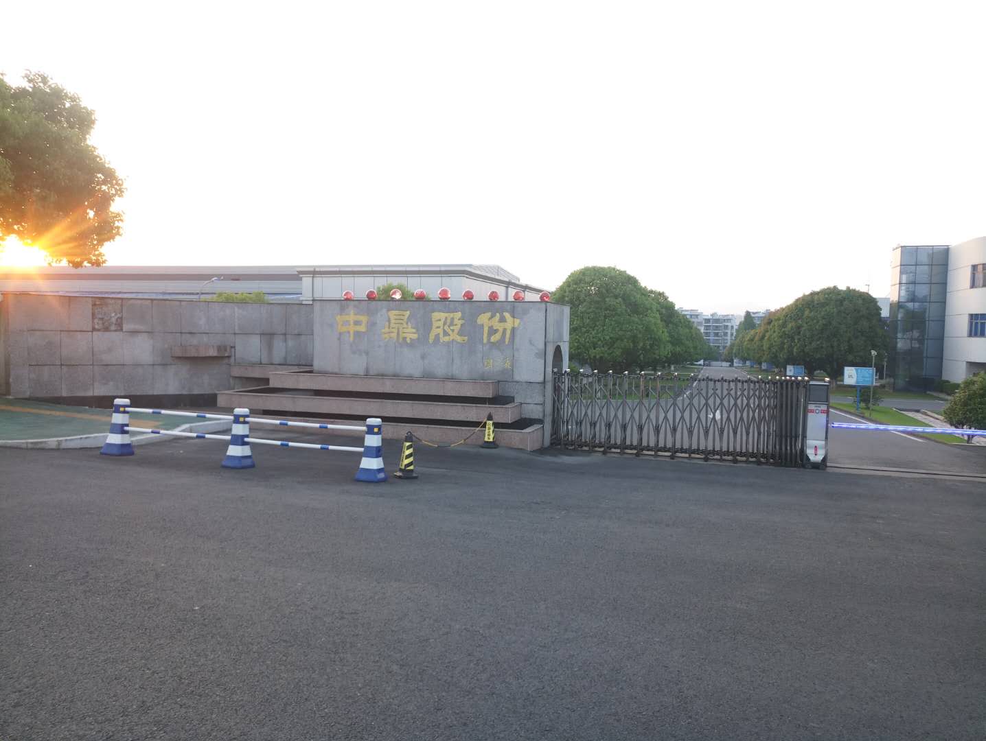 安徽中鼎泰克汽車密封件有限公司冷水機(jī)組系統(tǒng)實(shí)景展示