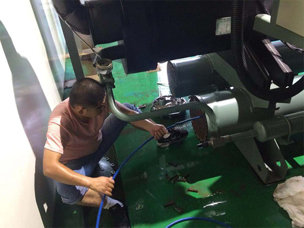 冷水機組冷凝器清洗