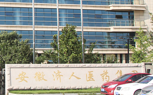 安徽濟人藥業(yè)有限公司螺桿式冷水機組系統(tǒng)實景